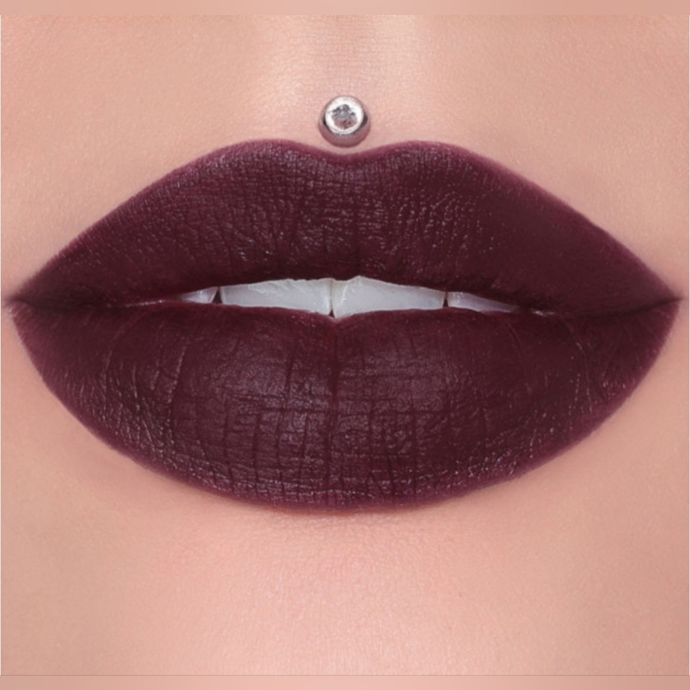 Jeffree Star Velvet Trap Lipstick